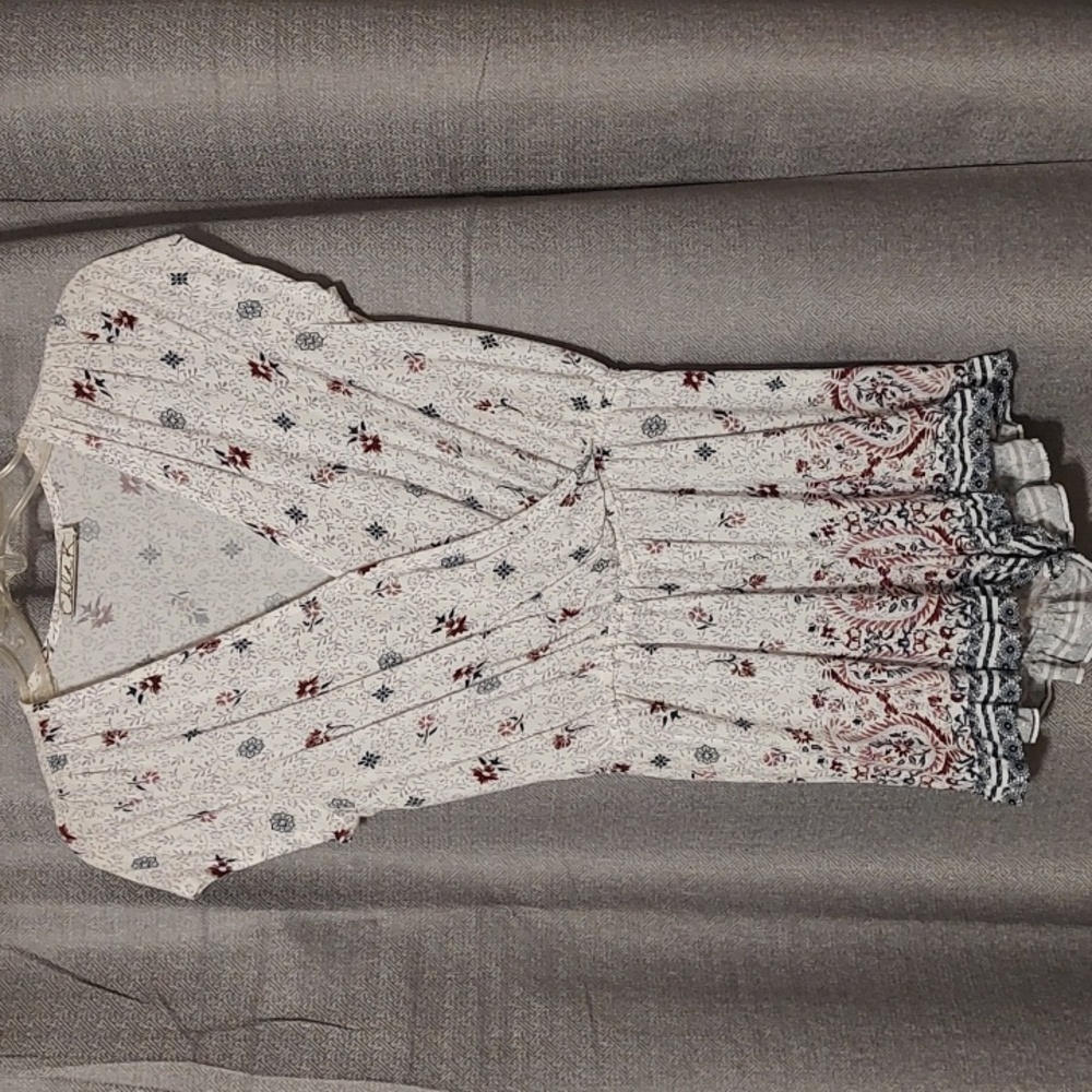 Chloe K Floral & Paisley Romper Sz Small